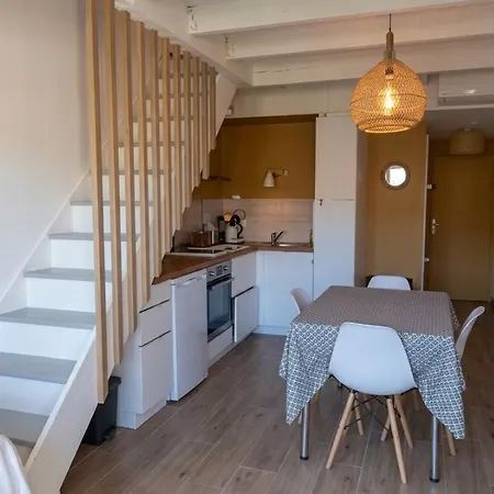 L'ibis Duplex, Pin Rolland, Renove, Climatise, A Pied, Parking
