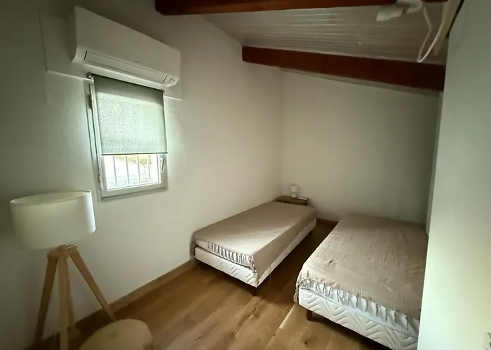 L'ibis Duplex, Secteur Pin Rolland, à Pied, Parking Entièrement Rénové * Saint-Mandrier-sur-Mer
