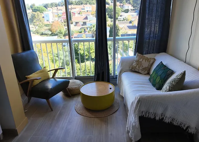 L'ibis Duplex, Secteur Pin Rolland, A Pied, Parking Entierement Renove